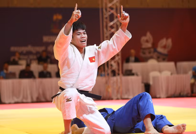 Võ sĩ Chu Đức Đạt ăn mừng chiến thắng. (Ảnh: VOV)