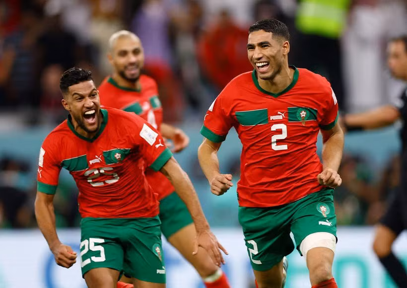 Thành công của Maroc ở kỳ World Cup lần này có dấu ấn rõ nét từ các cầu thủ Maroc sinh ra và lớn lên ở nước ngoài, trong đó có ngôi sao Achraf Hakimi (số 2). (Ảnh: Reuters)