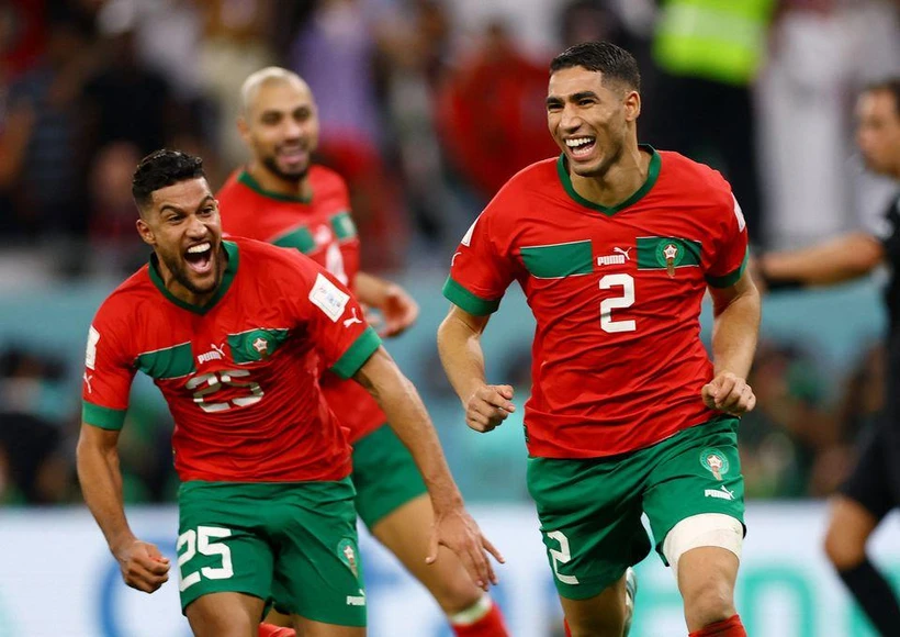 Thành công của Maroc ở kỳ World Cup lần này có dấu ấn rõ nét từ các cầu thủ Maroc sinh ra và lớn lên ở nước ngoài, trong đó có ngôi sao Achraf Hakimi (số 2). (Ảnh: Reuters)