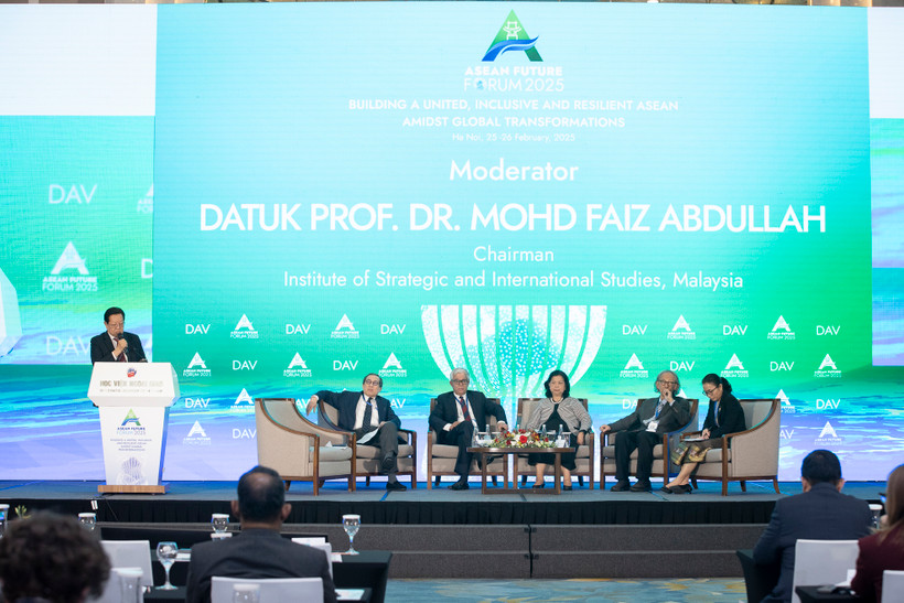 Các đại biểu tham dự Phiên toàn thể thứ 2 trong khuôn khổ Diễn đàn Tương lai ASEAN năm 2025. (Ảnh: SƠN TÙNG) 