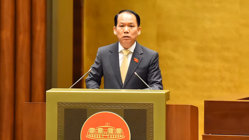 Chủ nhiệm Ủy ban Pháp luật của Quốc hội Hoàng Thanh Tùng trình bày tờ trình. (Ảnh: THỦY NGUYÊN) 