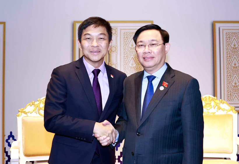 Chủ tịch Quốc hội Vương Đình Huệ gặp Chủ tịch Quốc hội Singapore Tan Chuan-Jin. (Ảnh: Doãn Tấn/TTXVN)