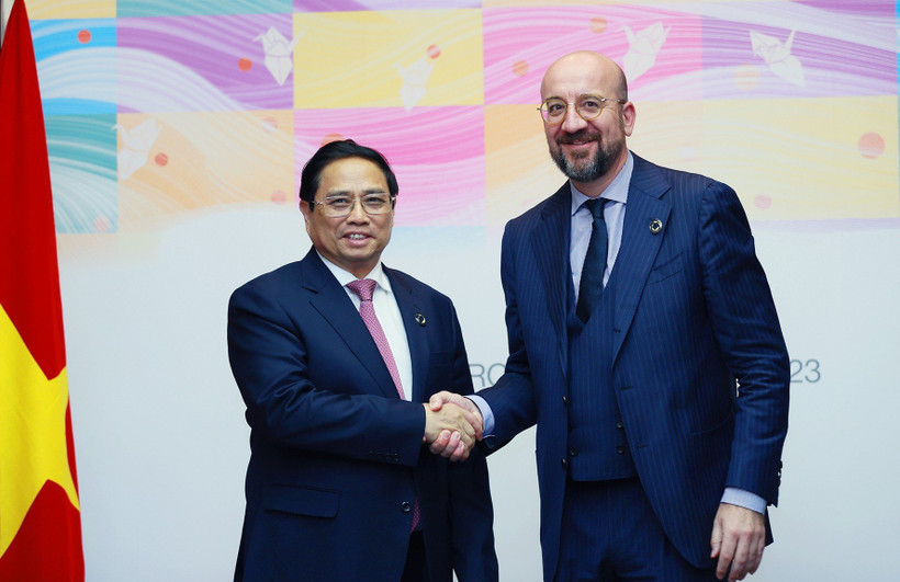 Thủ tướng Phạm Minh Chính và Chủ tịch Hội đồng châu Âu Charles Michel. (Ảnh: DƯƠNG GIANG/TTXVN)