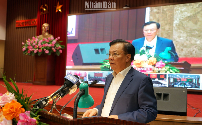 Bí thư Thành ủy Hà Nội Đinh Tiến Dũng phát biểu tại hội nghị. (Ảnh: TRUNG HƯNG)