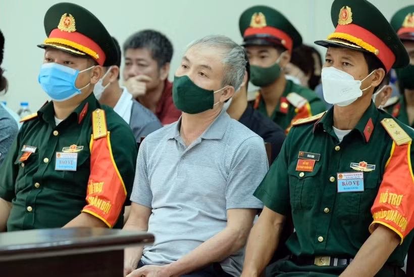 Bị cáo Lê Văn Minh, nguyên Thiếu tướng, Tư lệnh Vùng Cảnh sát biển 4 bị tuyên phạt 15 năm tù.