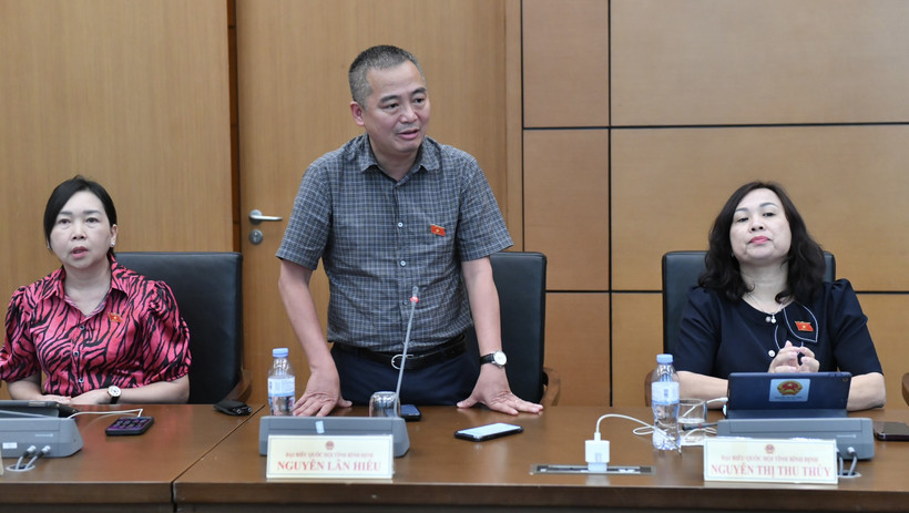 Đại biểu Nguyễn Lân Hiếu (Bình Định) phát biểu. (Ảnh: ĐĂNG KHOA)