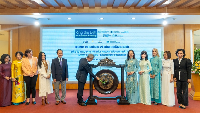 Sự kiện hưởng ứng chiến dịch “Rung chuông vì bình đẳng giới” diễn ra tại Sở Giao dịch chứng khoán Hà Nội ngày 6/3.