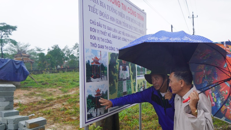 Ban liên lạc cựu chiến binh K10 kiểm tra tiến độ thi công.