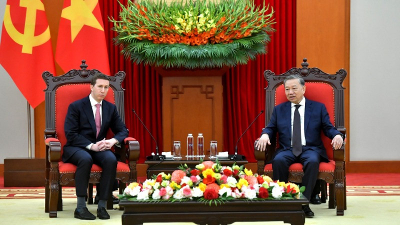 Tổng Bí thư Tô Lâm và ông Jeffrey David Perlman, Tổng Giám đốc Quỹ đầu tư Warburg Pincus (Hoa Kỳ). (Ảnh: ĐĂNG KHOA)