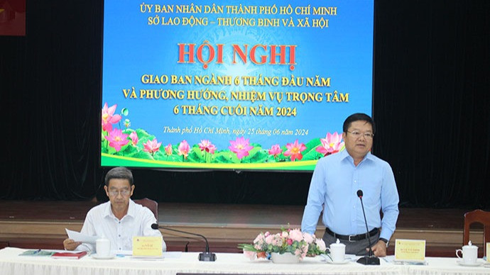 Đồng chí Lê Văn Thinh, Bí thư Đảng ủy - Giám đốc Sở Lao động-Thương binh và Xã hội Thành phố Hồ Chí Minh phát biểu tại hội nghị. Ảnh: molisa.gov.vn