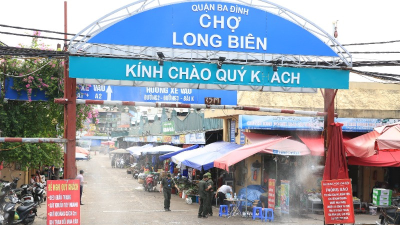 Chợ Long Biên. (Ảnh: QUANG THÁI)