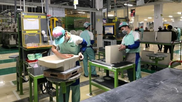 Hoạt động sản xuất tại Công ty TNHH TOTO Việt Nam - chi nhánh Hưng Yên, khu công nghiệp Thăng Long II, tỉnh Hưng Yên.