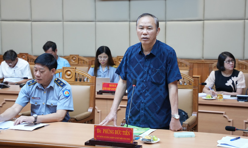 Thứ trưởng Nông nghiệp và Phát triển nông thôn, Phó Trưởng Ban Chỉ đạo quốc gia về IUU Phùng Đức Tiến phát biểu kết luận tại buổi làm việc.