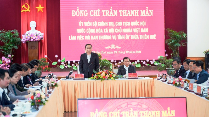 Chủ tịch Quốc hội Trần Thanh Mẫn làm việc với Ban Thường vụ Tỉnh ủy cùng lãnh đạo chủ chốt tỉnh Thừa Thiên Huế.