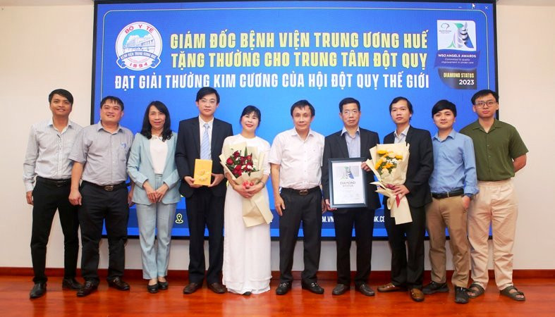 Trung tâm Đột quỵ - Bệnh viện Trung ương Huế vừa được trao tặng giải thưởng Diamond (Kim cương) của Hội Đột quỵ thế giới. (ảnh: BVH)