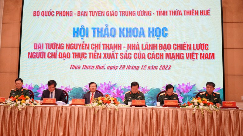 Đoàn Chủ tịch điều hành Hội thảo Đại tướng Nguyễn Chí Thanh - Nhà lãnh đạo chiến lược, người chỉ đạo thực tiễn xuất sắc của cách mạng Việt Nam.