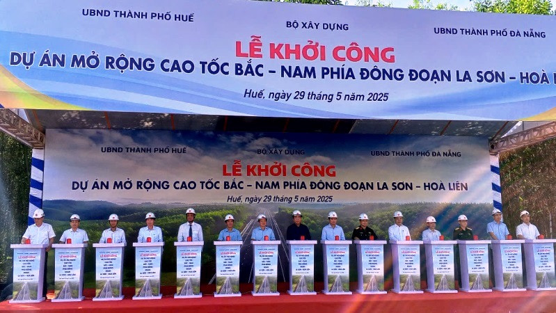 Lễ khởi công Dự án mở rộng cao tốc bắc-nam phía đông đoạn La Sơn-Hòa Liên.