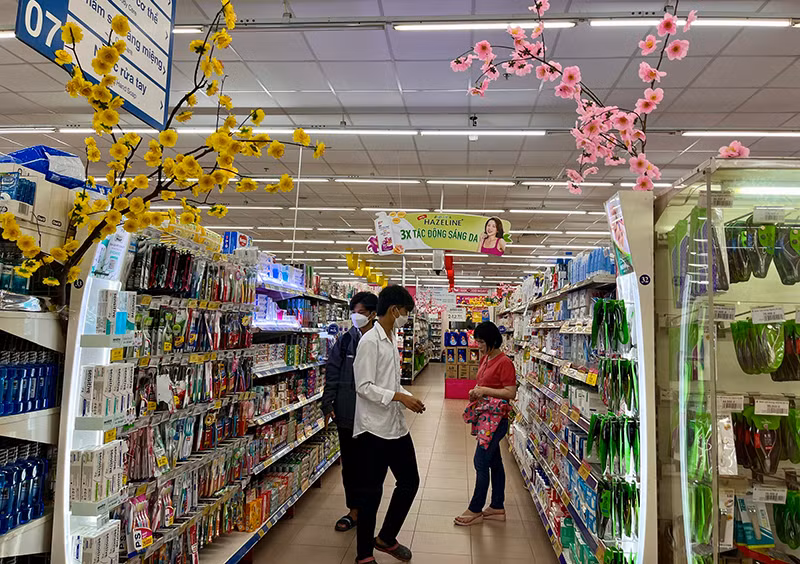 Hệ thống siêu thị Co.opmart Vị Thanh và Ngã Bảy chuẩn bị hàng hóa trị giá gần 17 tỷ đồng phục vụ người dân mua sắm.