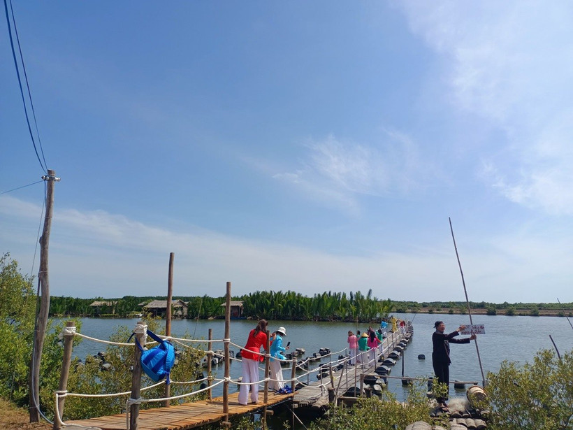 Nông trại Người giữ rừng là mô hình kết hợp giữ và trồng rừng, nuôi trồng thủy sản với du lịch.