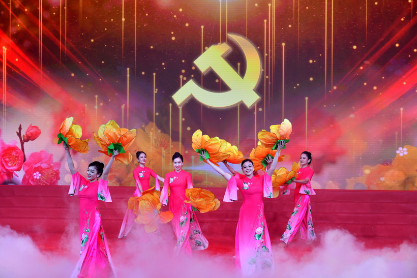 Đảng, Đất nước, Mùa Xuân từ lâu đã là một thành ngữ nói về sự gắn bó, về cội nguồn của hạnh phúc. Ảnh: ANH SƠN 