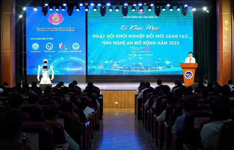 Toàn cảnh buổi lễ.