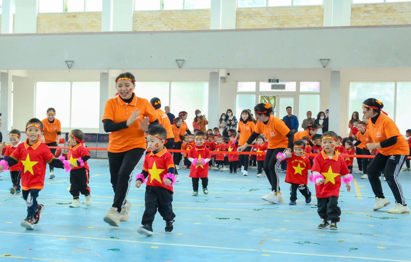 Giáo viên mầm non hợp đồng được chi trả tiền lương kịp thời.