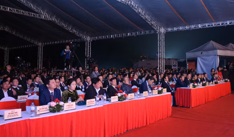 Các đại biểu về dự Lễ kỷ niệm 1310 năm khởi nghĩa Hoan Châu, Đón nhận bằng xếp hạng Di tích Quốc gia Đặc biệt đền Vua Mai Hắc Đế và lễ hội đền Vua Mai năm 2023.