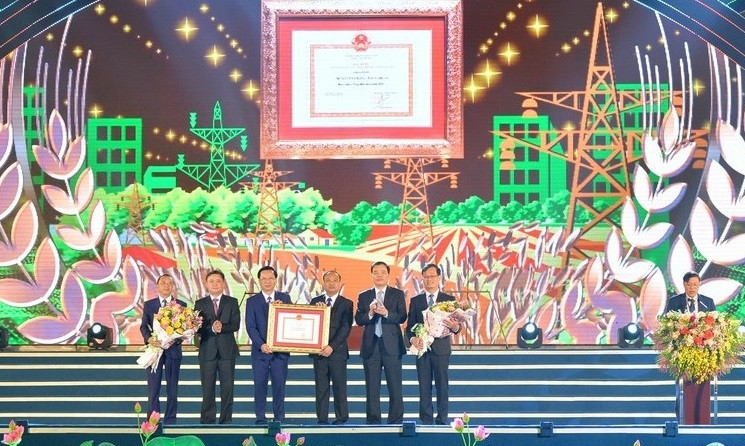 Huyện Yên Thành đón nhận Huân Chương Lao động Hạng 3 và Bằng công nhận huyện Đạt chuẩn nông thôn mới của Thủ tướng Chính phủ.