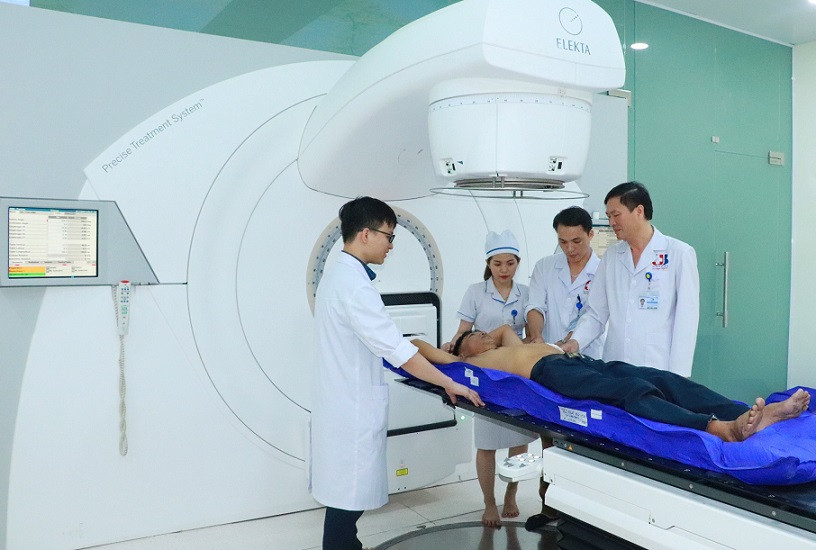 Bệnh viện Ung Bướu Nghệ An triển khai kỹ thuật xạ trị tại Trung tâm Xạ trị.