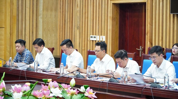 Đại diện đoàn Báo Nhân Dân tham gia buổi làm việc.
