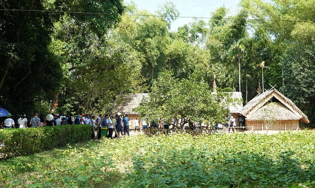 Du khách thập phương hành hương về quê Bác dịp nghỉ lễ Quốc khánh 2/9.