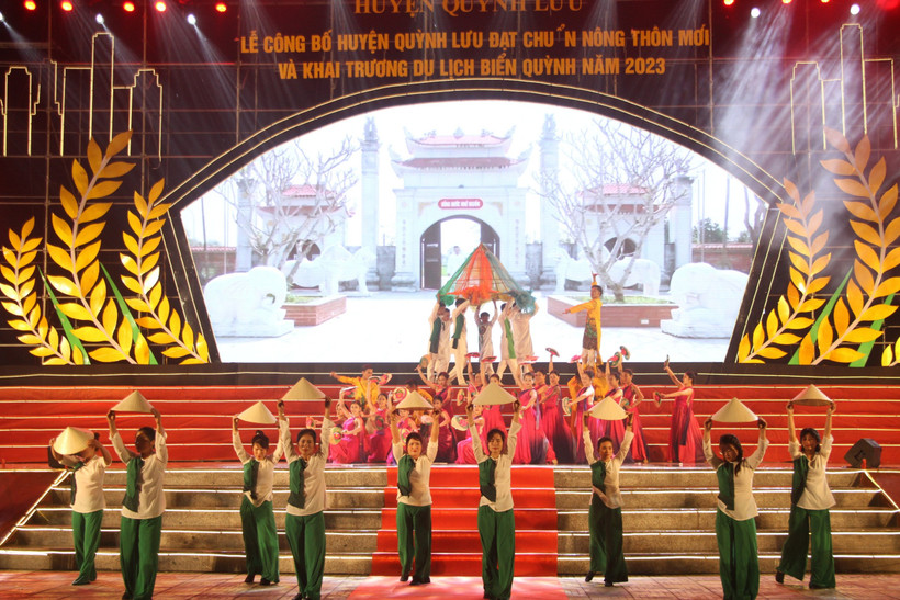 Chương trình văn nghệ đặc sắc chào mừng buổi lễ.