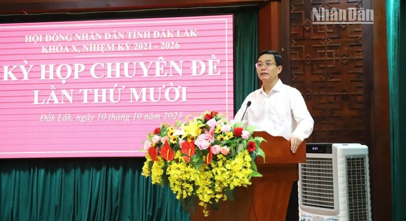 Bí thư Tỉnh ủy Đắk Lắk Nguyễn Đình Trung phát biểu tại kỳ họp.