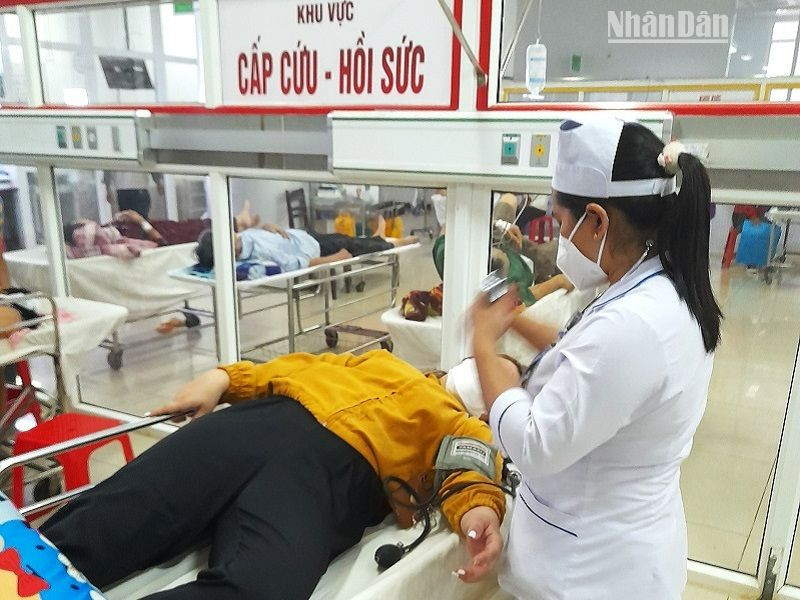 Sau khi bị chồng đánh đập, chị N.V.Y.Nh. phải vào Trung tâm Y tế huyện Buôn Đôn cấp cứu. 