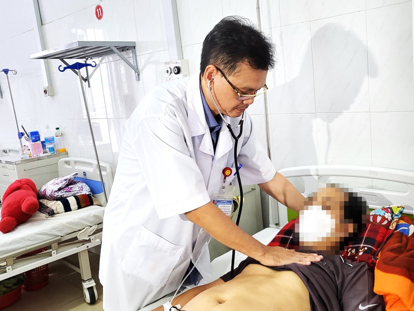 Một bệnh nhân mắc bệnh liên cầu lợn điều trị tại Khoa Truyền nhiễm, Bệnh viện đa khoa vùng Tây Nguyên. (Ảnh: Quang Nhật)