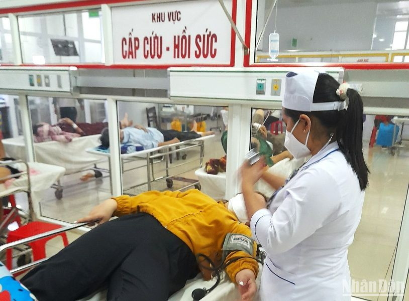 Sau khi bị đánh đập, cô Nh được người nhà đưa đến Trung tâm Y tế huyện Buôn Đôn cấp cứu.