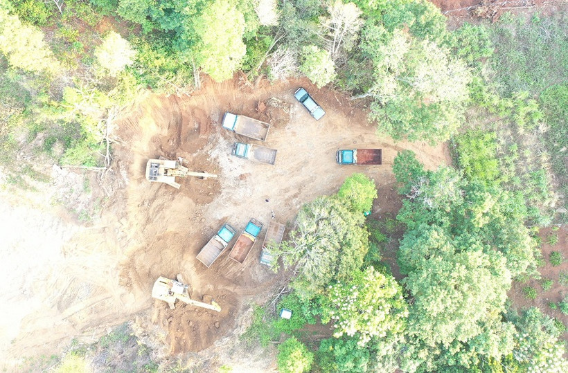 Hiện trường các đối tượng múc đất nhà ông Hương ở thôn 8, xã Ea Ktur, huyện Cư Kuin, tỉnh Đắk Lắk.