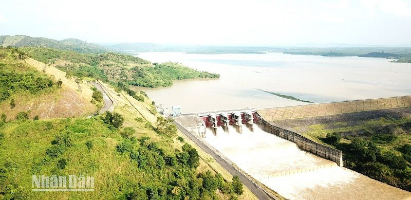 Công ty Thủy điện Buôn Kuốp thường xuyên theo dõi diễn biến thời tiết trên lưu vực, khi tiến hành điều tiết qua tràn hồ chứa sẽ thực hiện chế độ thông tin, thông báo theo quy định. 