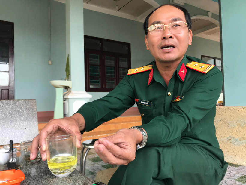 Trung tá Dương Kim Tuấn chia sẻ về kinh nghiệm điều hành công việc trên địa bàn rất rộng do đơn vị quản lý.