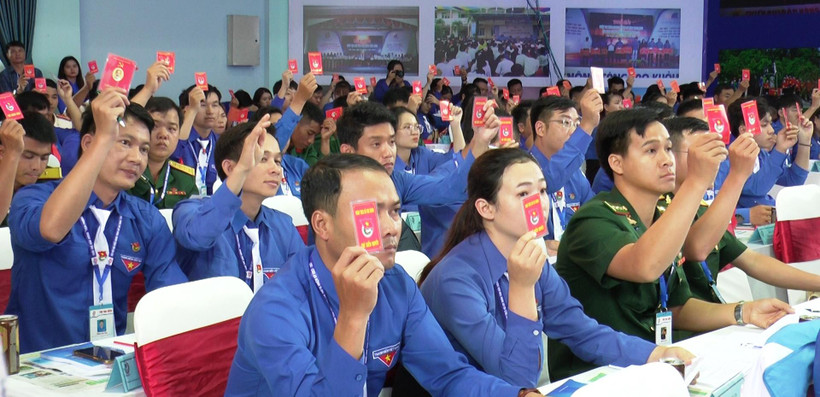 Biểu quyết thông qua 12 chỉ tiêu hành động của Ban Chấp hành Tỉnh đoàn Đắk Nông nhiệm kỳ 2022-2027.