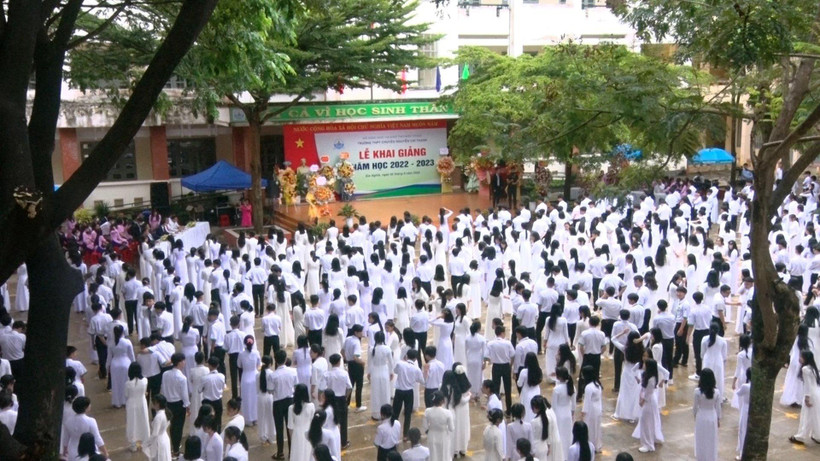 Trường Trung học phổ thông chuyên Nguyễn Chí Thanh, thành phố Gia Nghĩa, tỉnh Đắk Nông khai giảng năm học mới 2022-2023.