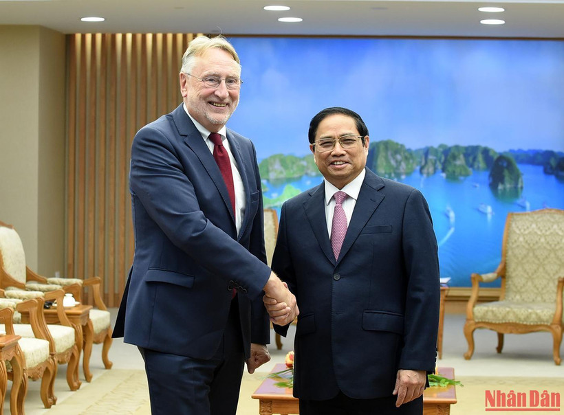 Thủ tướng Phạm Minh Chính đón ông Bernd Lange, Chủ tịch Ủy ban Thương mại quốc tế của Nghị viện châu Âu. 