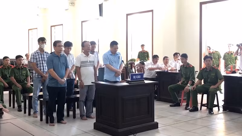 Các bị cáo tại phiên tòa.