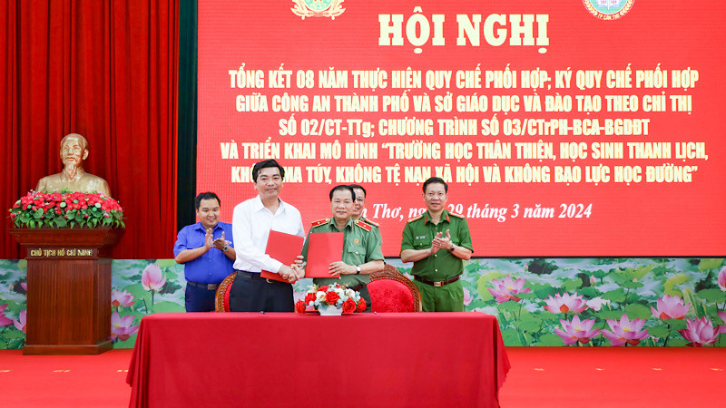 Công an và Sở Giáo dục và Đào tạo Cần Thơ ký kết quy chế phối hợp.