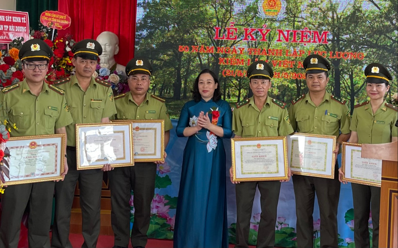 Hải Dương biểu dương khen thưởng các cán bộ kiểm lâm tiêu biểu.