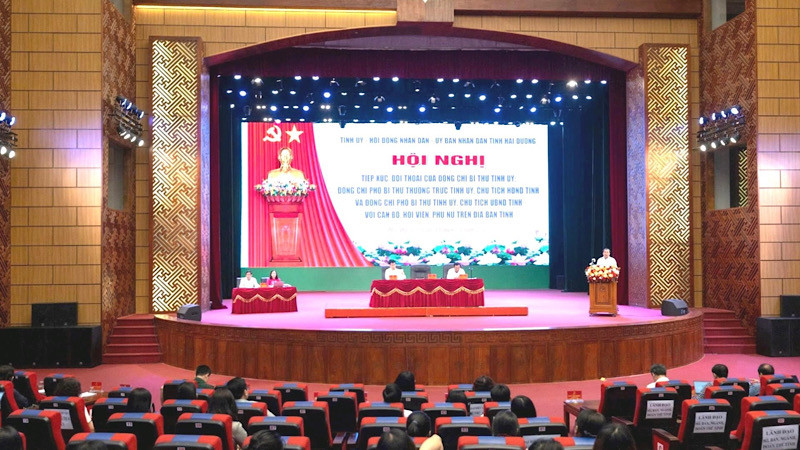 Hội nghị lãnh đạo tỉnh Hải Dương tiếp xúc, đối thoại với cán bộ, hội viên phụ nữ.