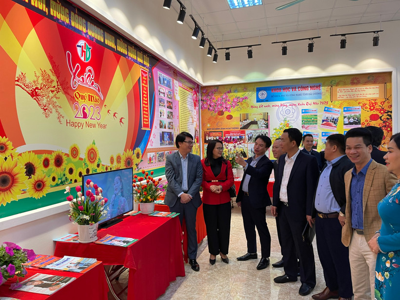 Lãnh đạo các sở, ngành, địa phương dự Triển lãm mừng Đảng, mừng Xuân và Hội báo Xuân Quý Mão 2023.