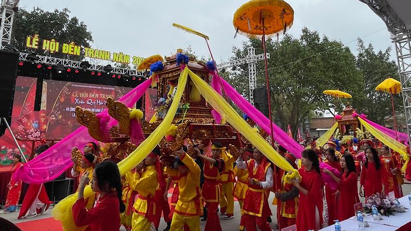 Lễ rước Thánh tại Lễ hội đền Tranh.