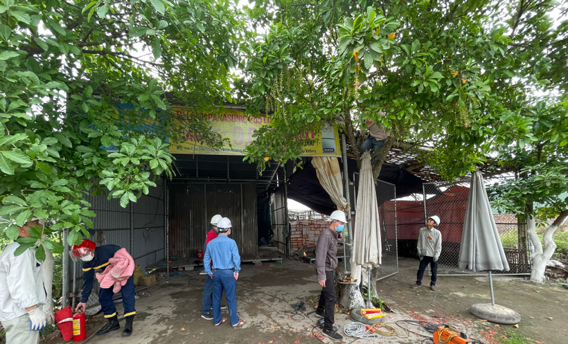 Khu lán tôn xây dựng không đúng quy định được lực lượng chức năng cưỡng chế tháo dỡ.