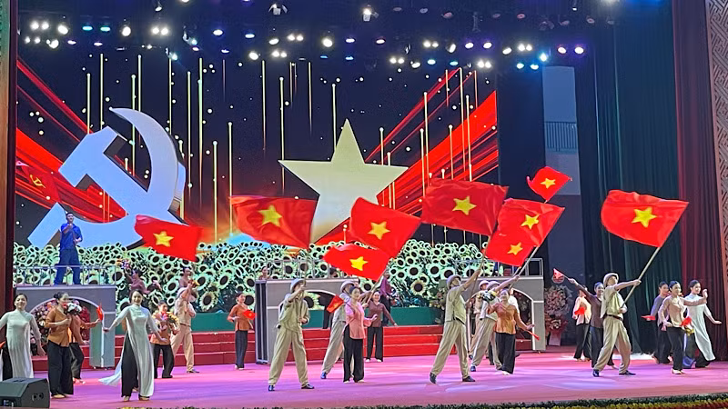 Chương trình nghệ thuật kỷ niệm 220 năm khởi lập Thành Đông.